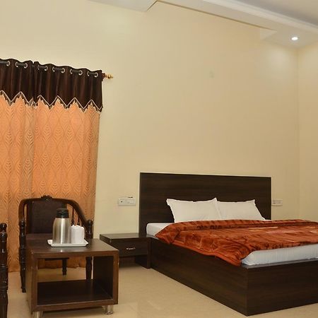 Hotel Milan Palace Amritsar Buitenkant foto