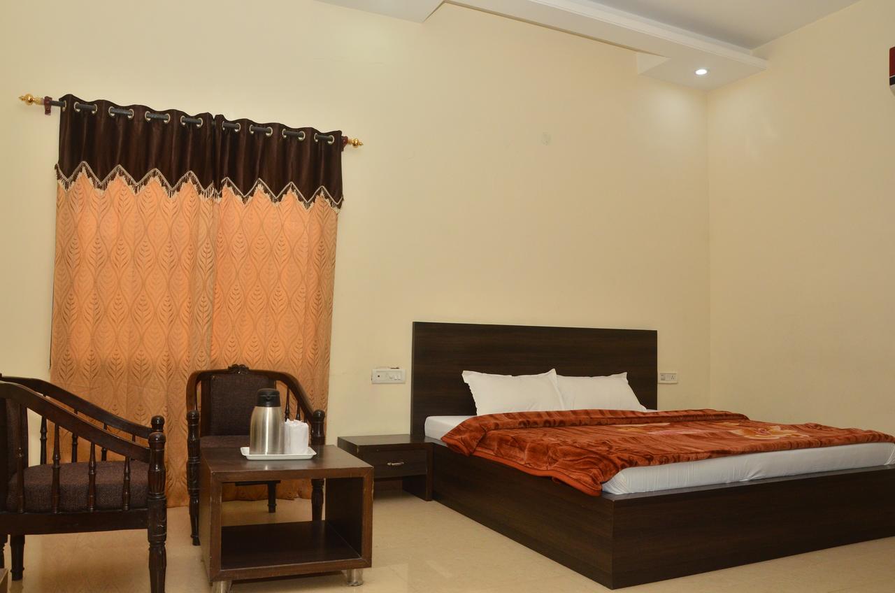 Hotel Milan Palace Amritsar Buitenkant foto