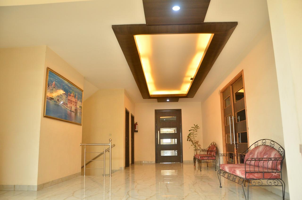 Hotel Milan Palace Amritsar Buitenkant foto