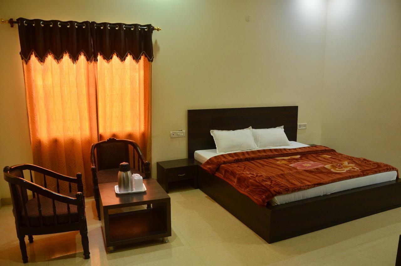 Hotel Milan Palace Amritsar Buitenkant foto