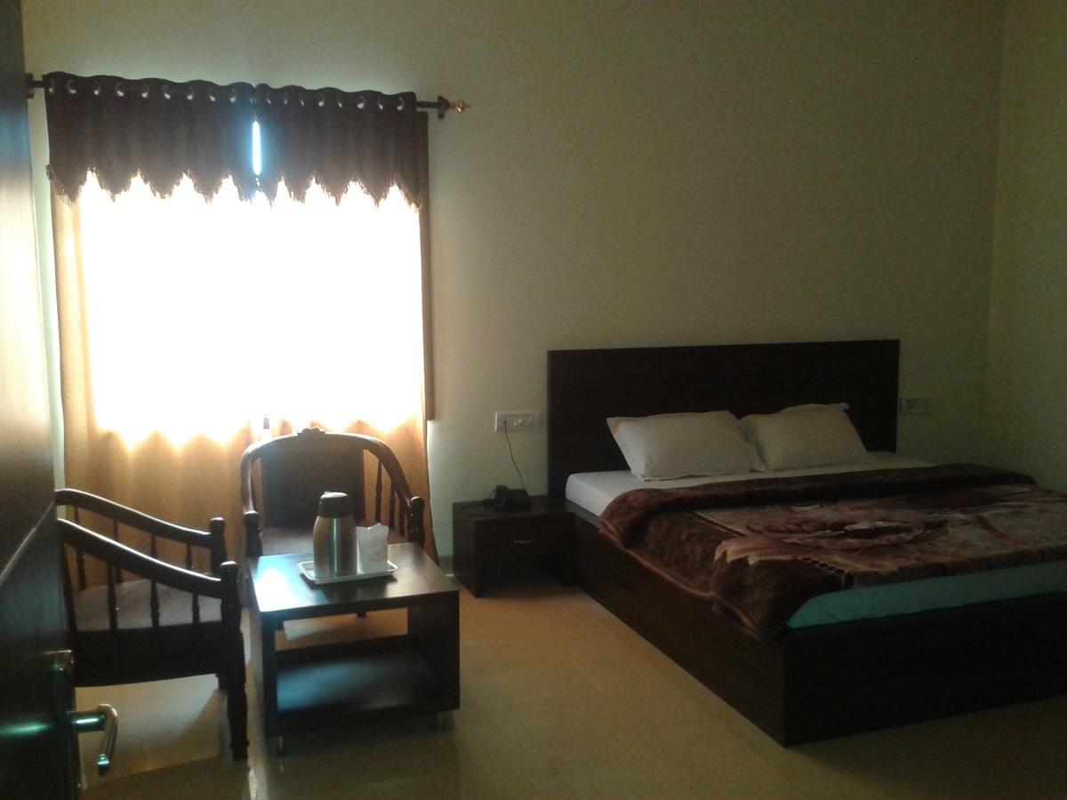 Hotel Milan Palace Amritsar Kamer foto