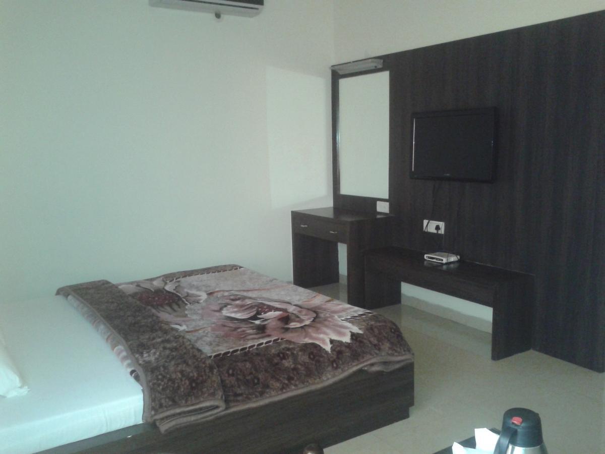 Hotel Milan Palace Amritsar Kamer foto