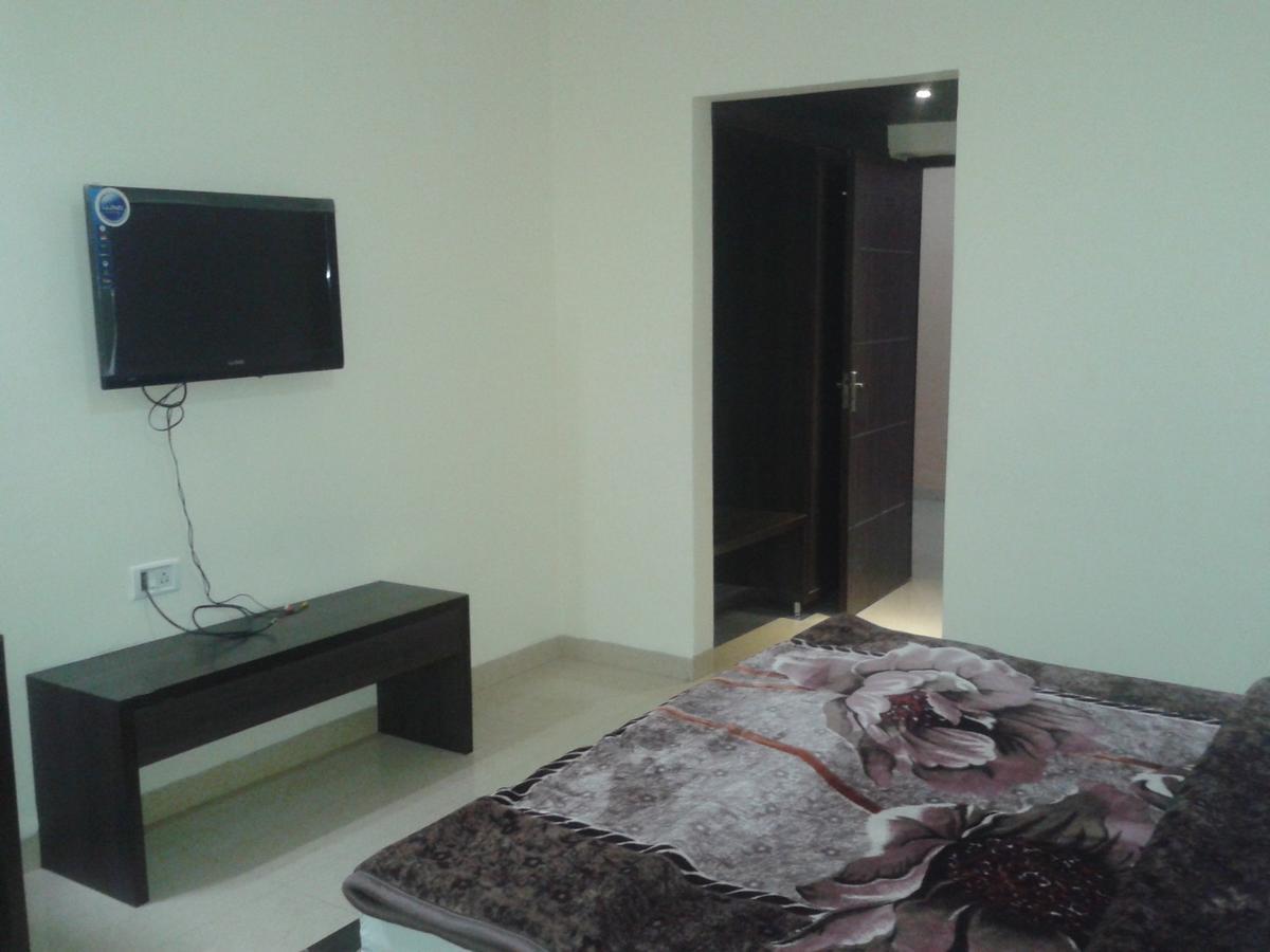 Hotel Milan Palace Amritsar Kamer foto